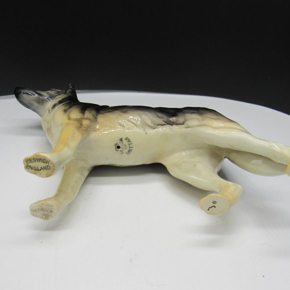 BESWICK DOG FIGURINE. 7 X 5 1/2 INCHES. GERMAN SHEPHERD/ALSATION - Picture 10 of 10